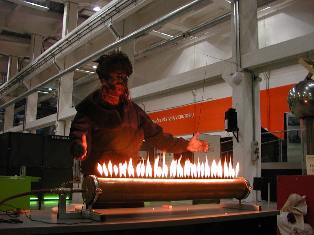 obrázek: Techmania slaví o víkendu Mikuláše. Přijďte v masce