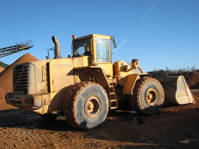 obrázek: V pískovně Chotíkov hořel nakladač, škoda půl milionu