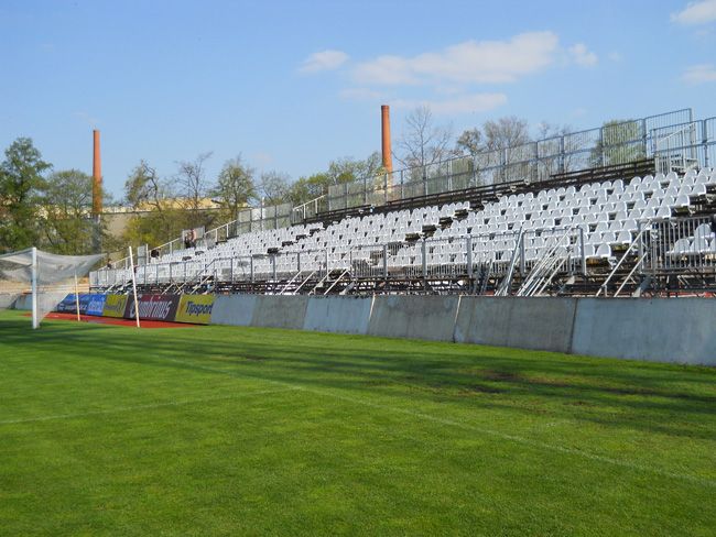 obrázek: Ve Štruncových sadech se staví mobilní tribuny