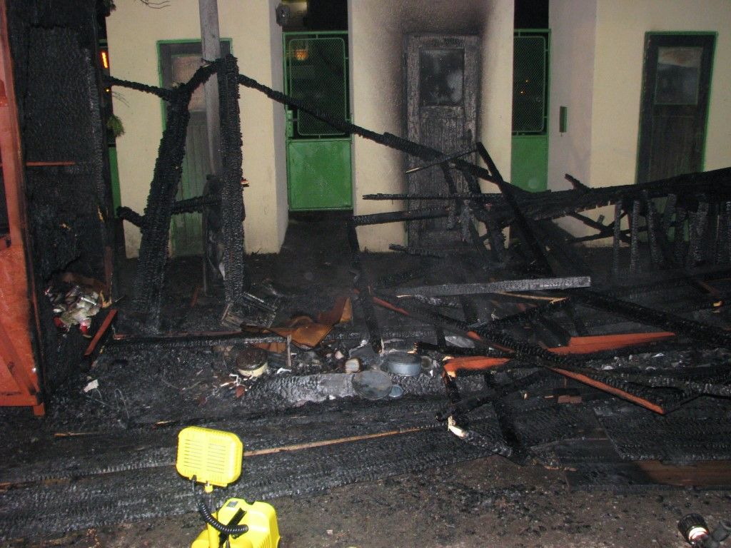 obrázek: Ve Štruncových sadech v Plzni shořely prodejní stánky