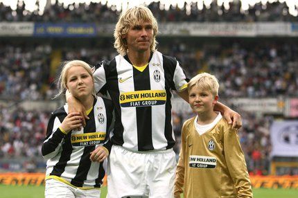 obrázek: Viktoria v neděli slaví stovku, přijede i Pavel Nedvěd