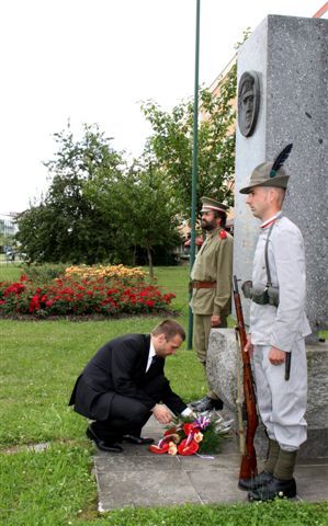 obrázek: Vzpomínkový akt u památníku generála Heliodora Píky