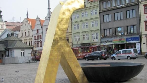 obrázek: Z Velblouda na náměstí v Plzni bude zkušebně stříkat voda