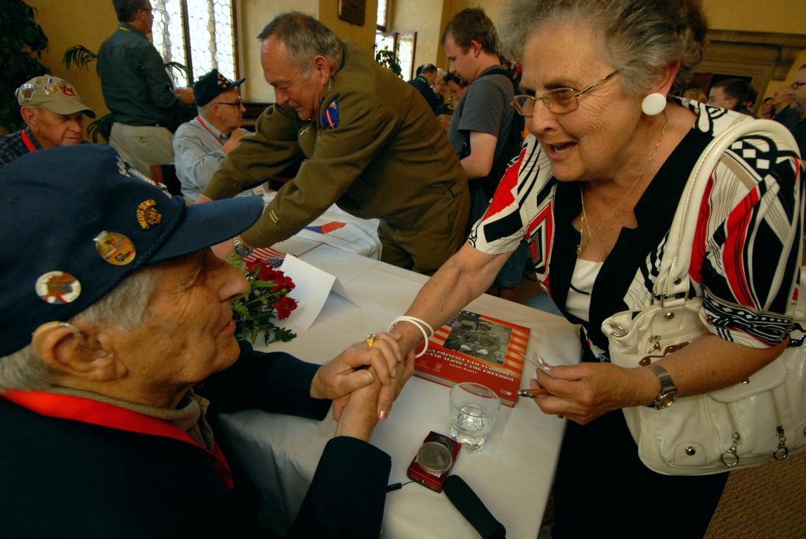 obrázek: Američtí váleční veteráni besedovali s Plzeňany na radnici 