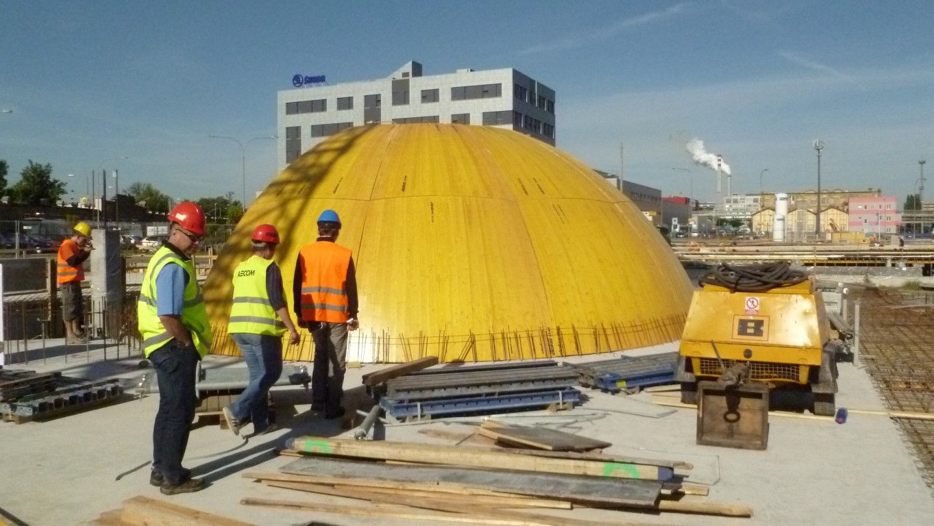 obrázek: Budoucí plzeňské planetárium získává kopuli