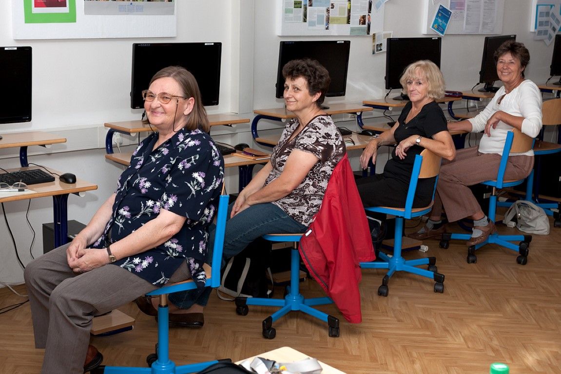 obrázek: Senioři se v Plzni učí pracovat s počítačem