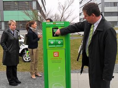 obrázek: ČEZ otevřela další dobíjecí stanici elektromobilů v Plzni 