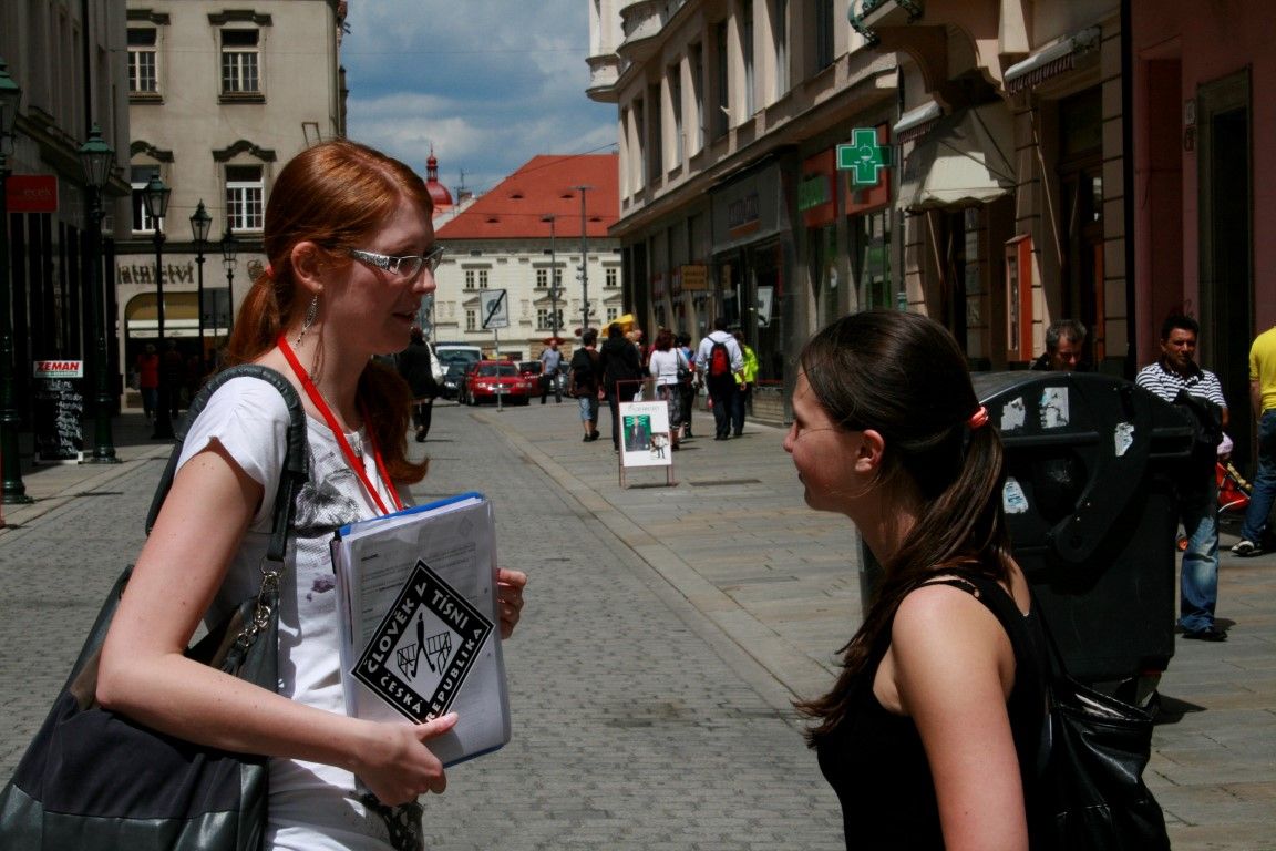 obrázek: Člověk v tísni v Plzni shání brigádníky