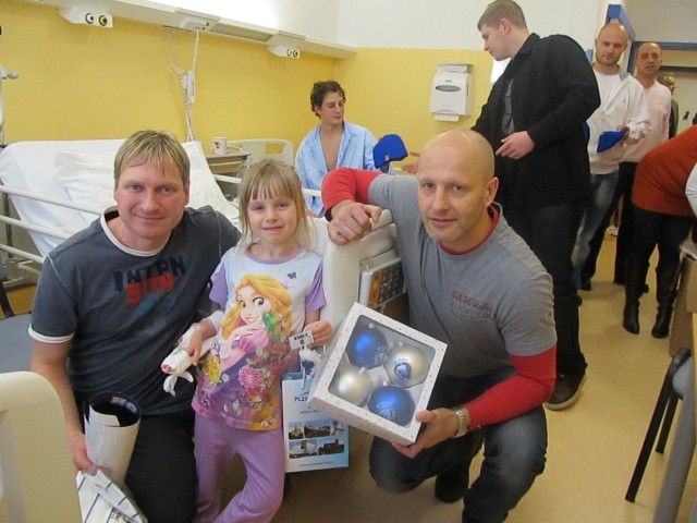 obrázek: Dětské oddělení Klatovské nemocnice navštívili hokejisté HC Škoda Plzeň