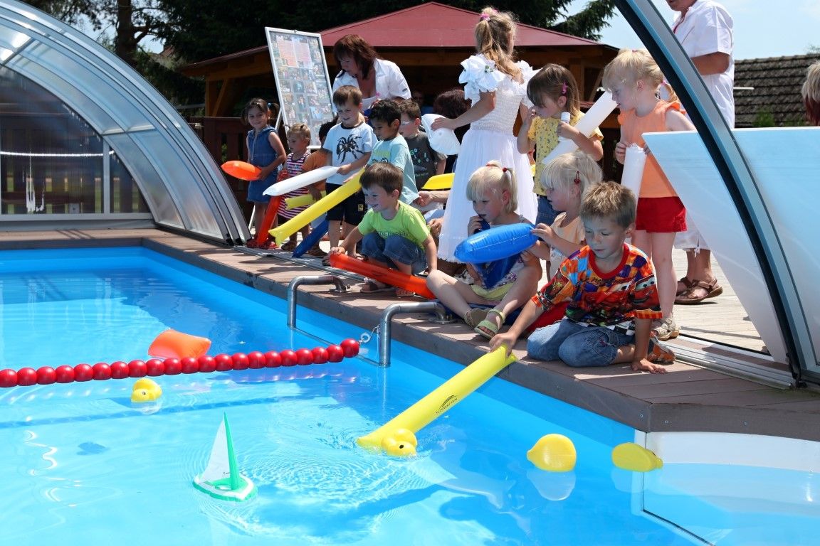 obrázek: Dětský domov v Trnové má nový bazén