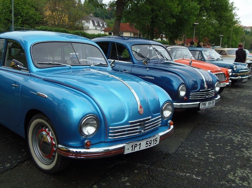 obrázek: Historická vozidla obsadila plovárnu