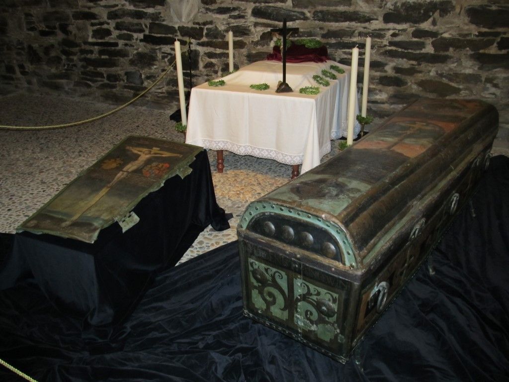 obrázek: Horšovský Týn vystavuje o Vánocích kopie šatů i rakev