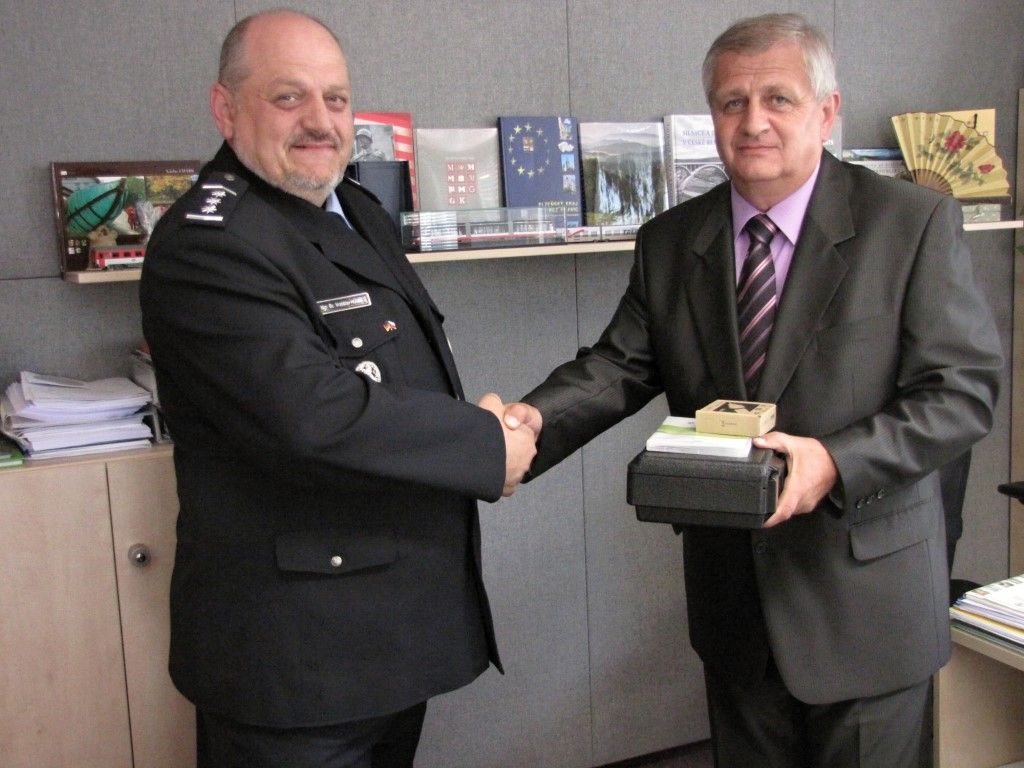 obrázek: Kraj daroval policii přístroje za 200 tisíc korun