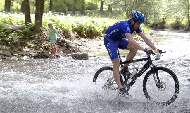 obrázek: Bikeři se prohnali Kyjovským lesem, Becker cup teď míří do Chrástu