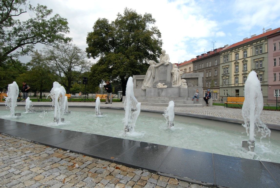 obrázek: Na Mikulášské náměstí se vrátily lipové aleje