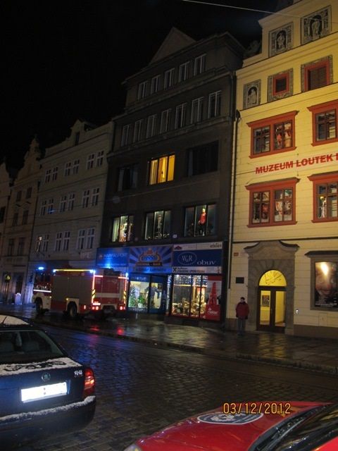 obrázek: Na náměstí v Plzni hořela v pondělí ráno herna