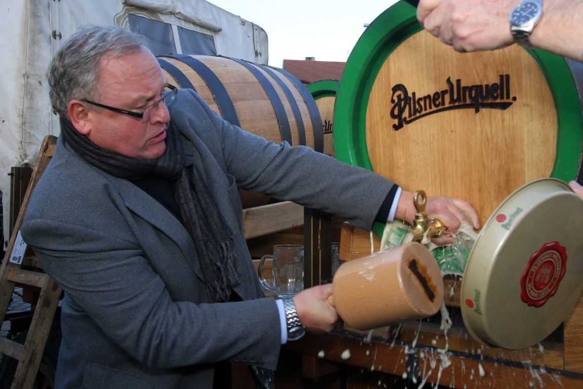 obrázek: Na náměstí v Plzni se vyčepovala jubilejní várka piva