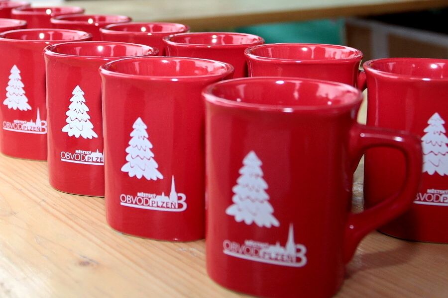 obrázek: Na trzích v Plzni budou v neděli rozdávat svařák v hrnečku