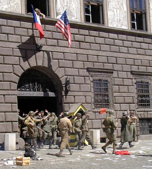 obrázek: Některé části Plzně se o víkendu vrátí do roku 1945