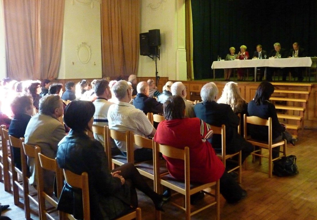 obrázek: Občané přišli podpořit zachování Rokycanské nemocnice