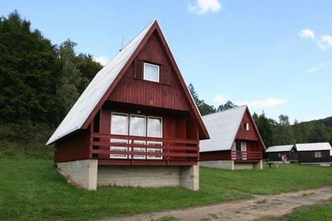 obrázek: Policisté na Rokycansku kontrolují chatové oblasti