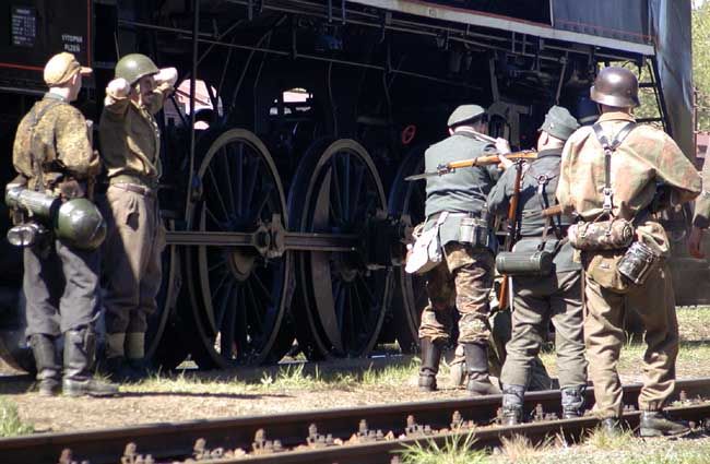 obrázek: Prostor za Plazou obsadí vojáci, připraven je program