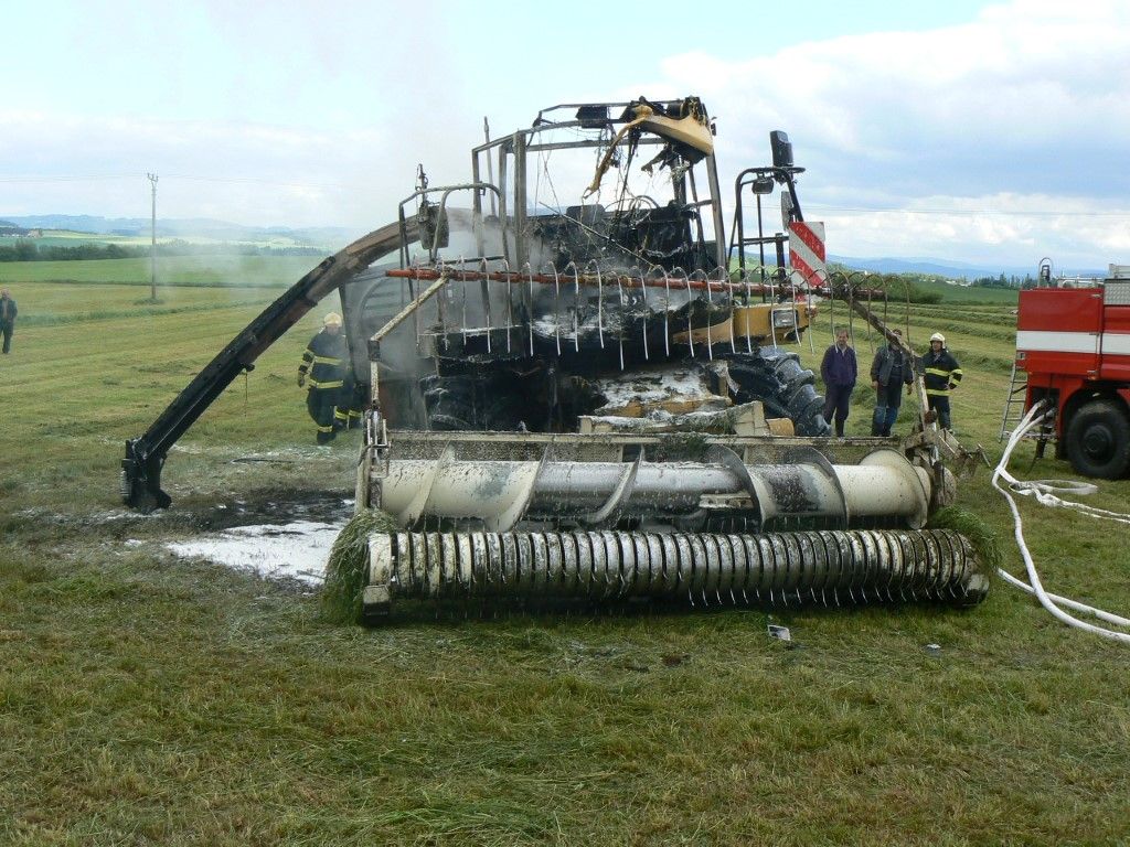 obrázek: Při požáru řezačky u Štěpánovic vznikla škoda pět milionů 