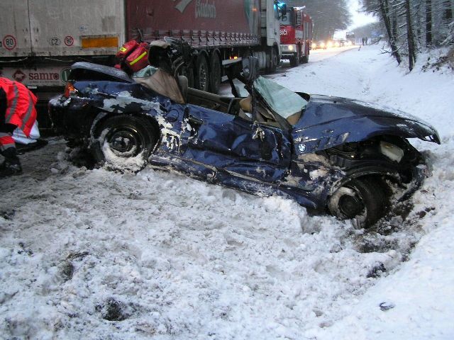 obrázek: S řidičem auta od Nepomuka odletěl vrtulník 