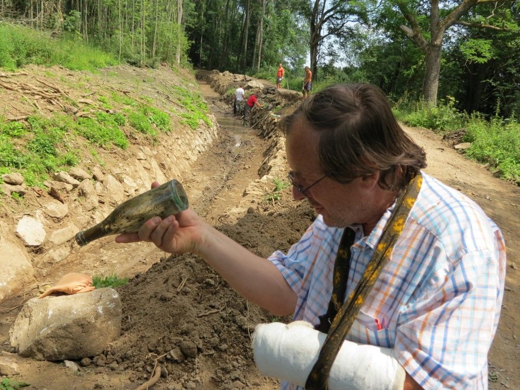 obrázek: Schwarzenberský kanál na Šumavě skrýval desítky půllitrů 