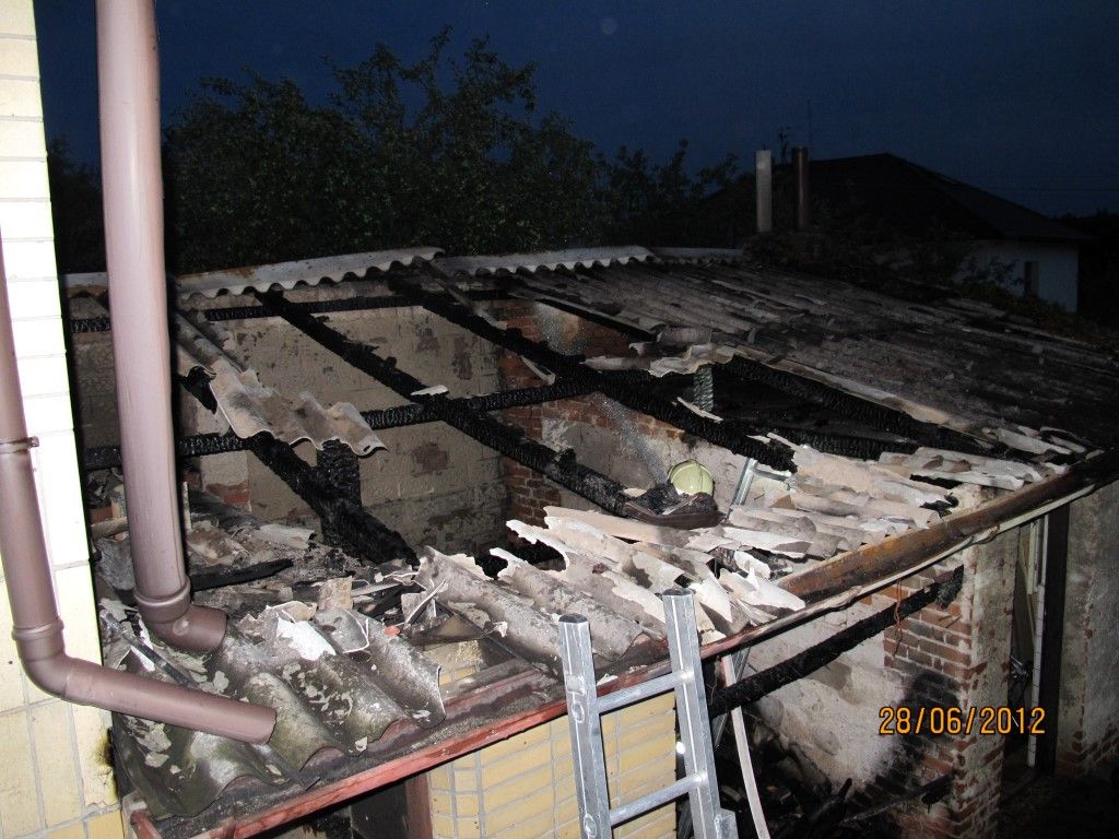 obrázek: Shořela kůlna u domu v Třemošné, hasiči uchránili miliony