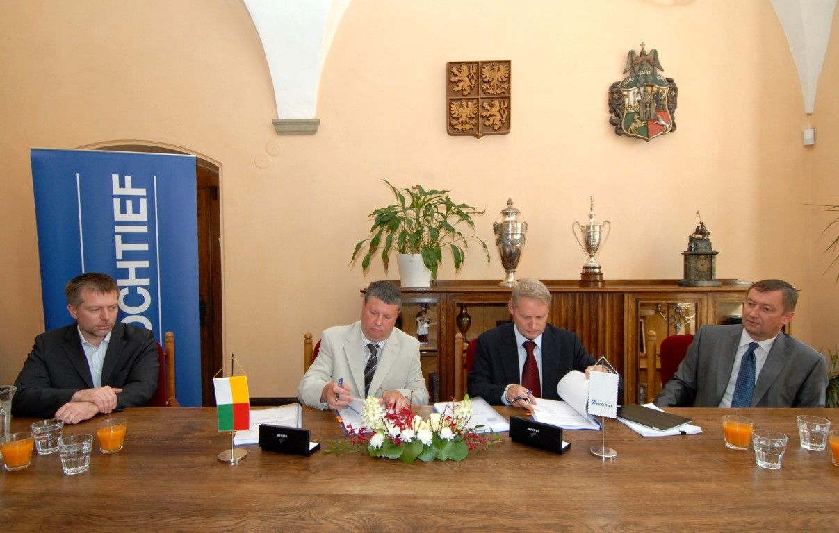 obrázek: Smlouva na výstavbu divadla byla podepsána, staveniště převzal Hochtief CZ 