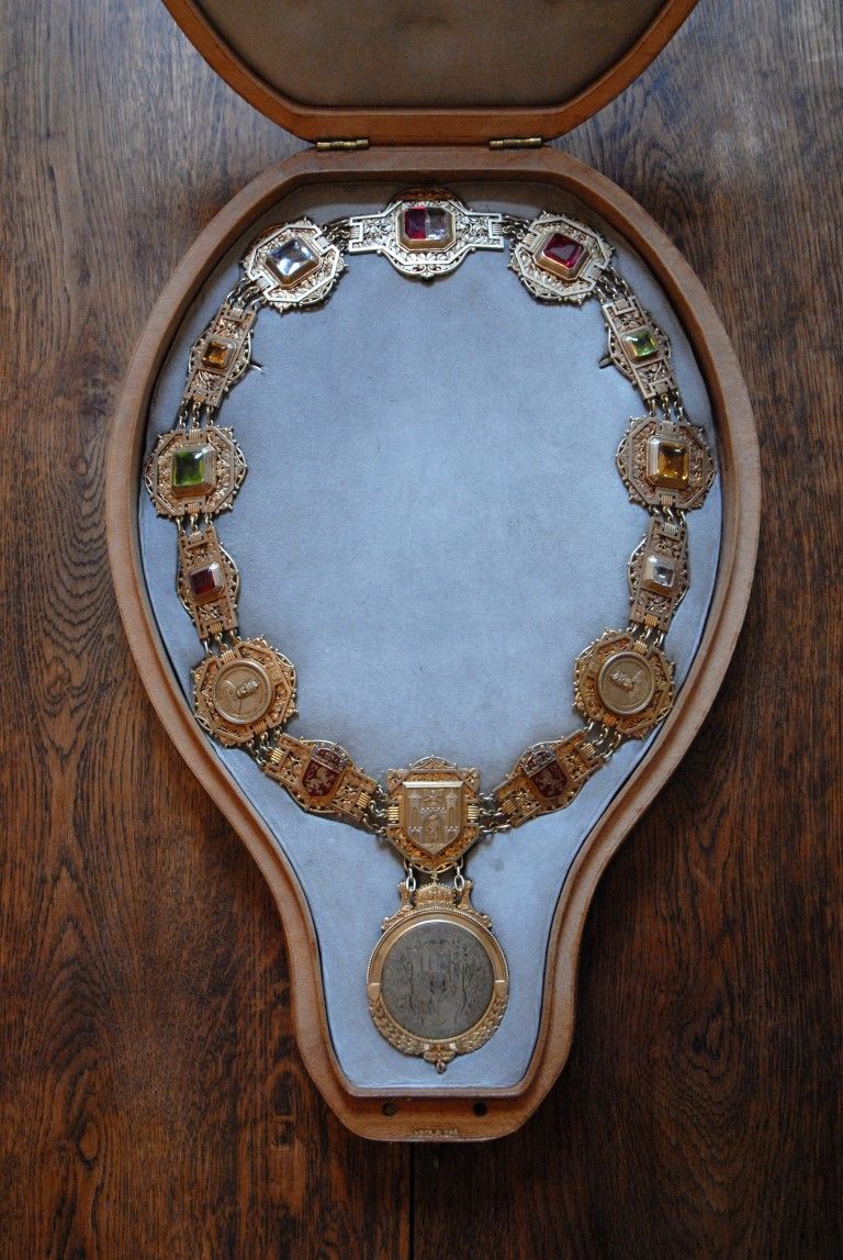 obrázek: Sto let používají purkmistři a primátoři Plzně úřední řetěz