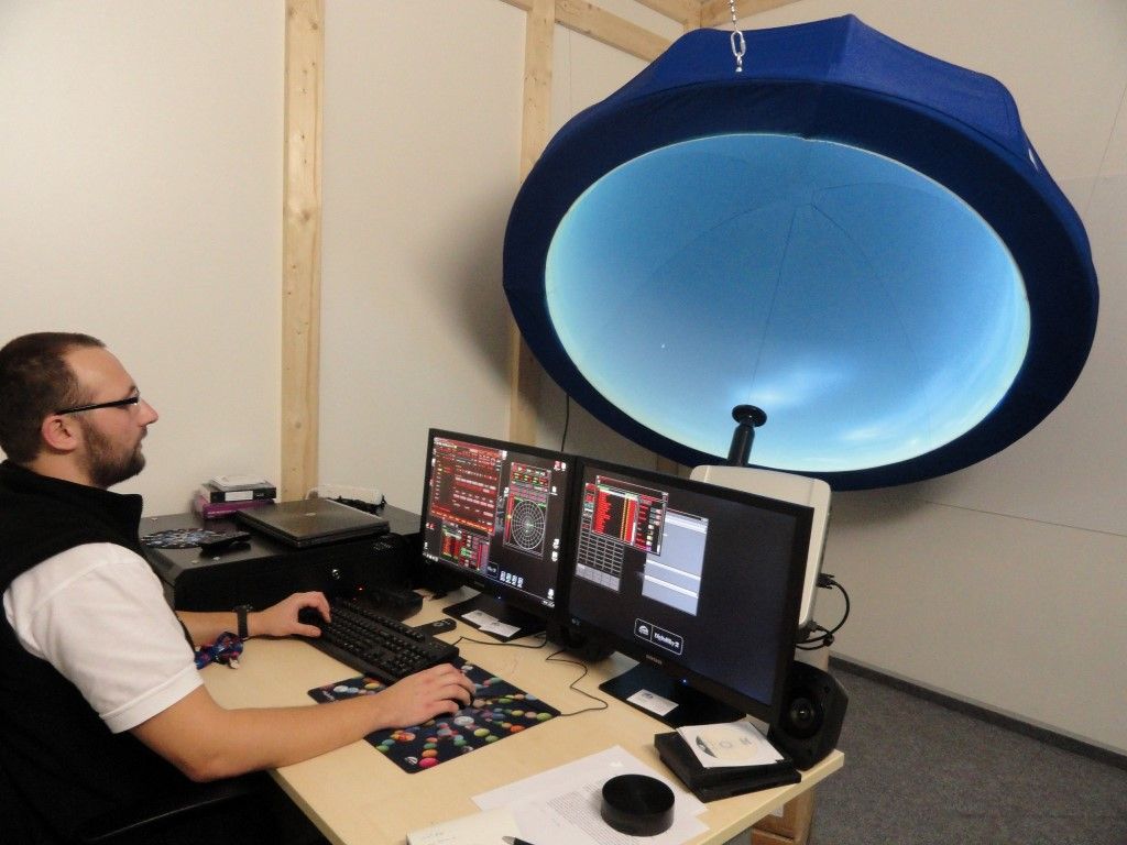 obrázek: Techmania pozve na statisíce hvězd i do nitra nanovláken