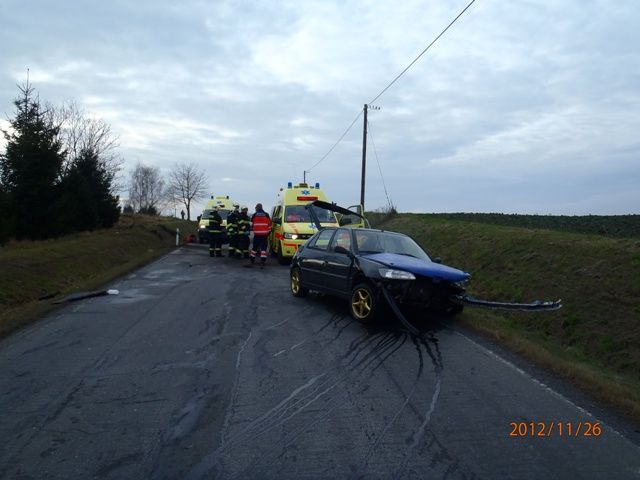 obrázek: U Bolešin havarovalo auto, spolujezdkyně z auta vypadla