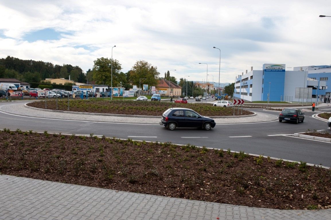 obrázek: U nemocnice v Klatovech je zprovozněna nová křižovatka