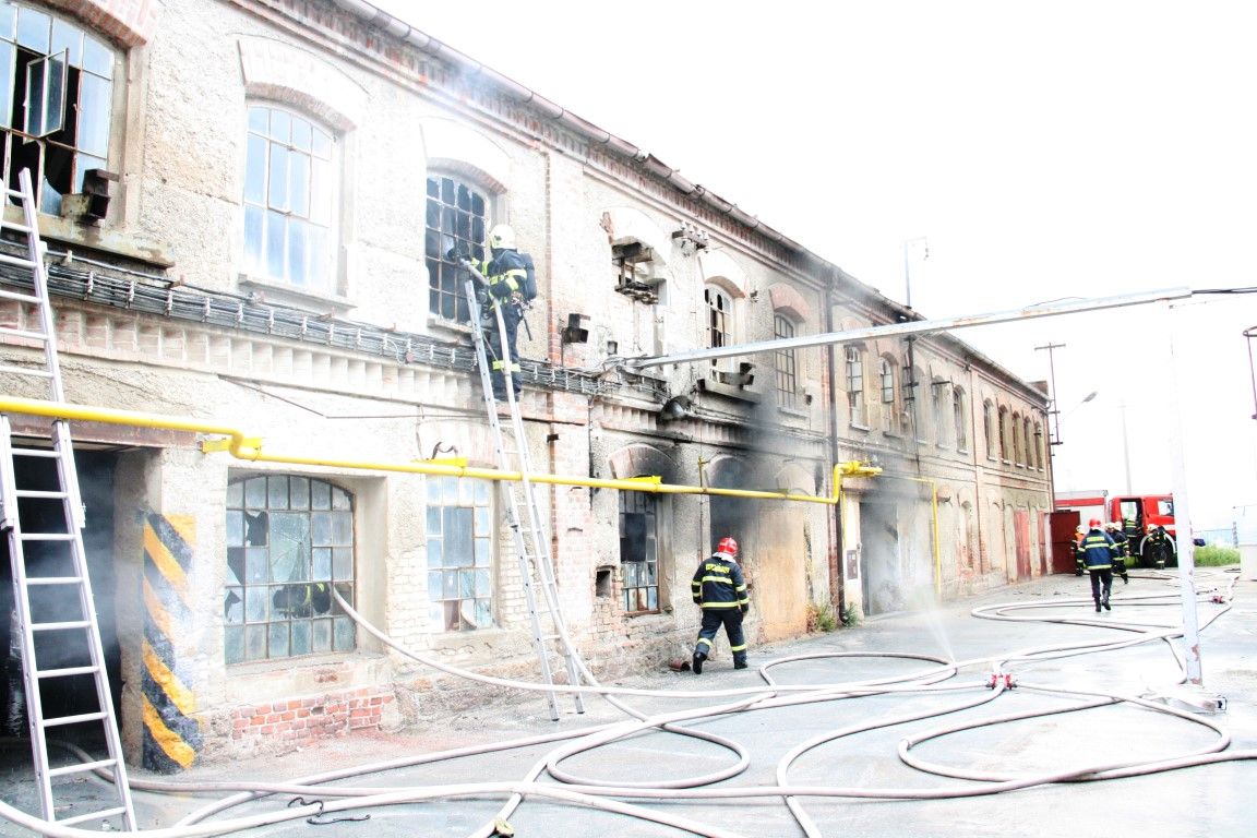 obrázek: V Horní Bříze hořela firma Lasselsberger