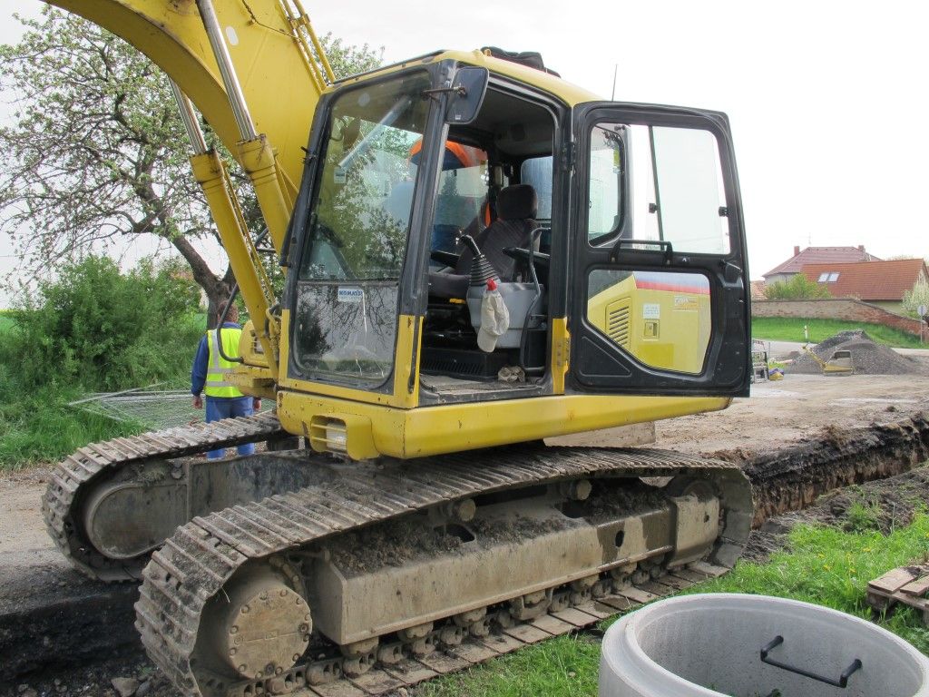 obrázek: V Radobyčicích hořelo rypadlo, škoda půl milionu