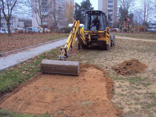 obrázek: V Zadních Skvrňanech mají zrekonstruované hřiště 