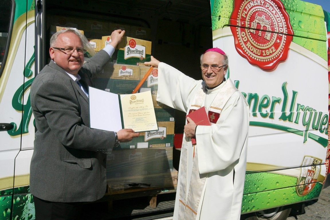 obrázek: Požehnaná várka Pilsner Urquell putuje do Vatikánu
