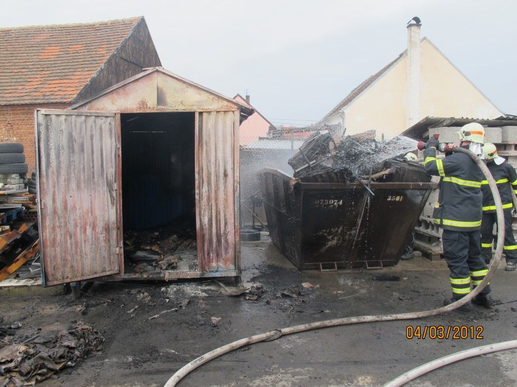 obrázek: Ve firmě Autovia v  Liticích vzplály filtry