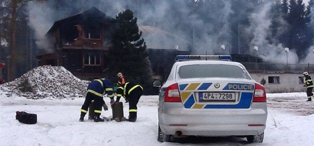 obrázek: Ve Volduchách v noci shořela Lesanka, škoda 2,5 milionu 
