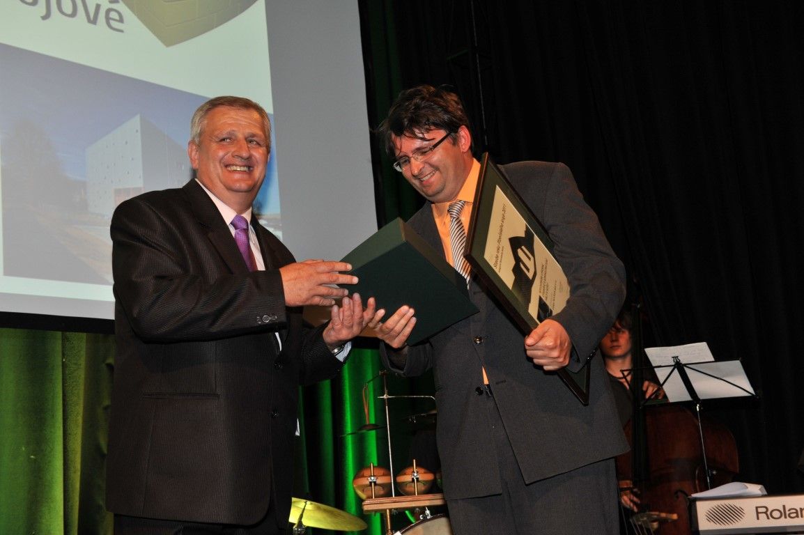 obrázek: Výrobní hala, katakomby a vyhlídka jsou stavbami roku 