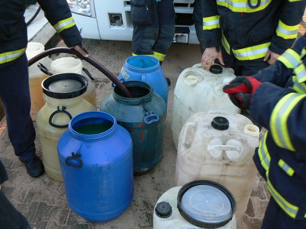 obrázek: Z nádrže kamionu u Nýřan vyteklo přes 550 litrů nafty