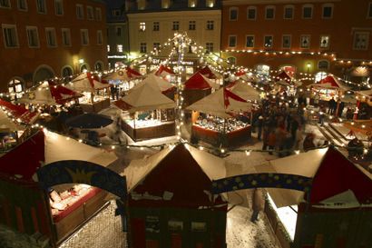 obrázek: Za adventní atmosférou lze výhodně cestovat vlakem