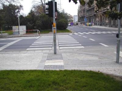 obrázek: Zachraňovali zraněného chodce, muž jim nadával