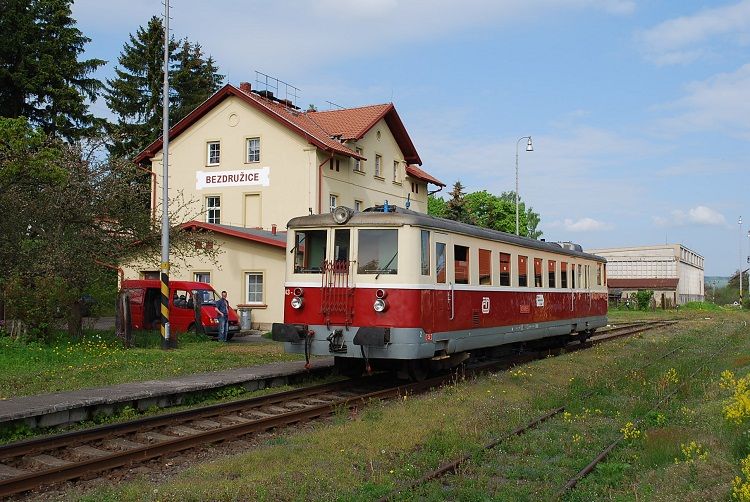 obrázek: Dobrovolníci zvelebovali stanici Bezdružice