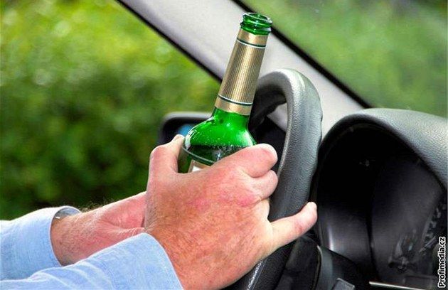 obrázek: Auto na plzeňském Lochotíně řídil šestnáctiletý opilý kluk