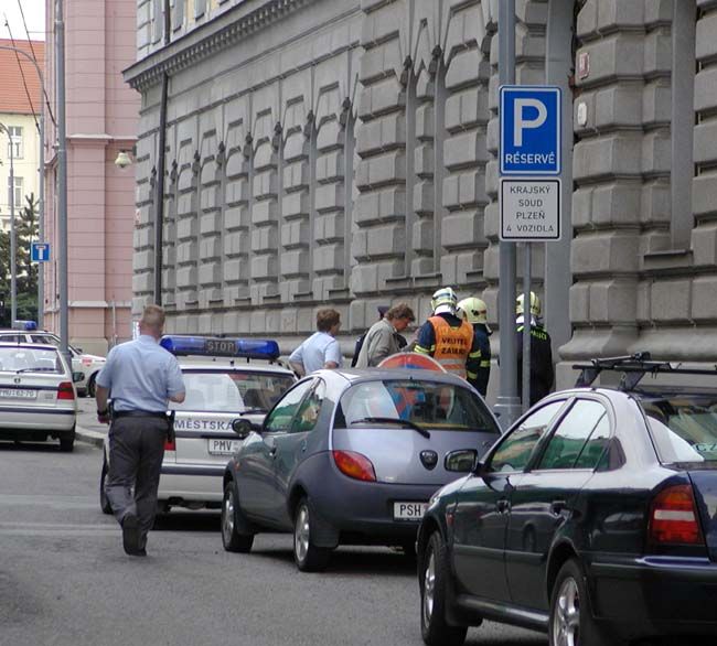 obrázek: Kajínek přijel k soudu pod hlavněmi samopalů