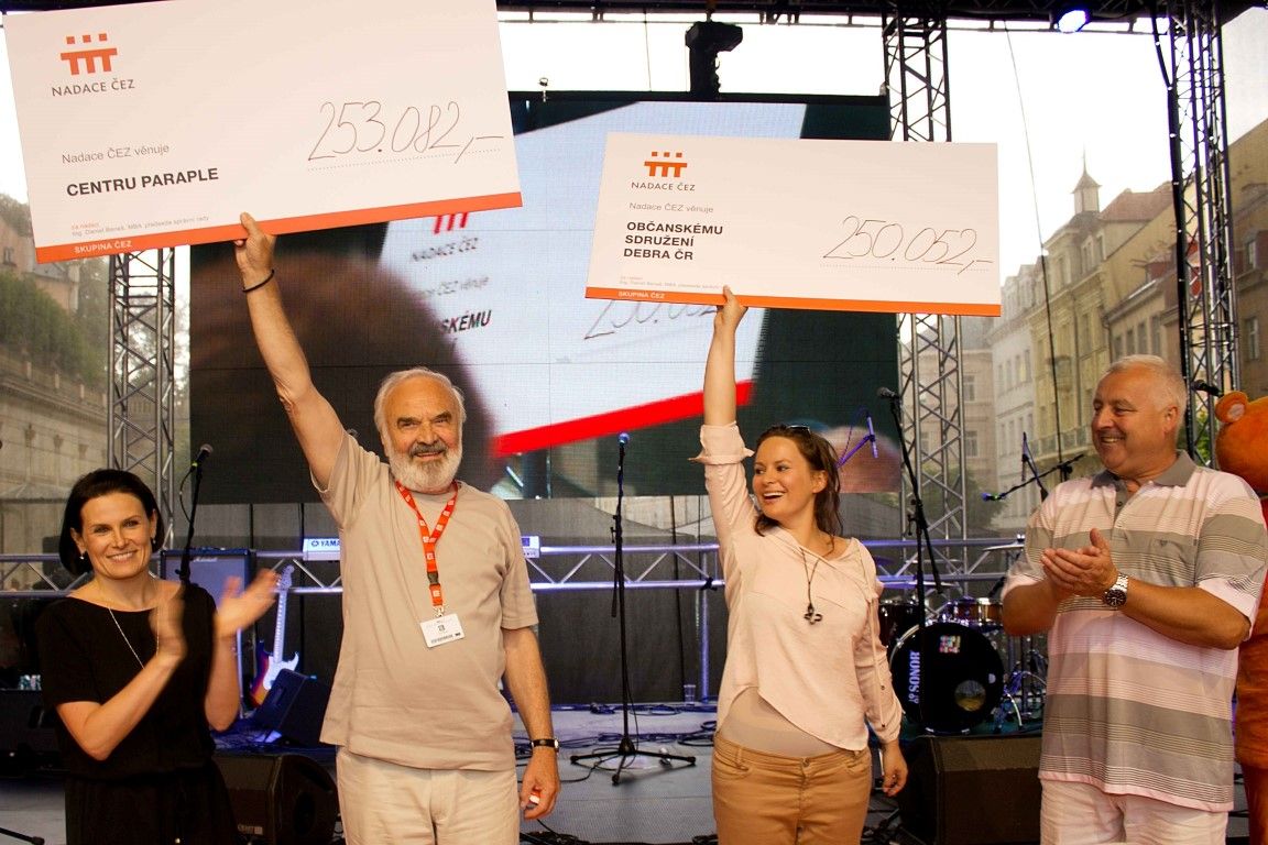 obrázek: Festivalové hvězdy vyšlapaly ve Varech charitě půl milionu 