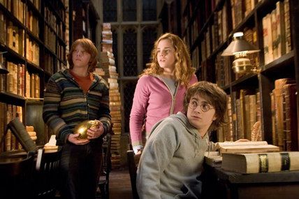 obrázek: Jsem Harry Potter a sledují mě satani, křičel v podprsence 